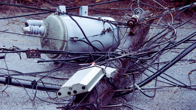 Erërat e forta shkaktojnë ndërprerje të energjisë elektrike në disa qytete të Kosovës