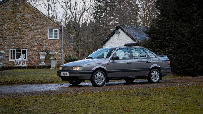 Volkswagen Passat shitet në ankand, me vetëm 1273 kilometra të përshkuara