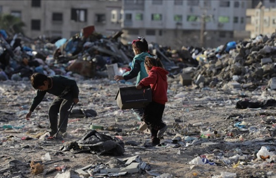 Mbeturinat nga rrënojat në Gaza po kthehen në kërcënim për shëndetin e banorëve