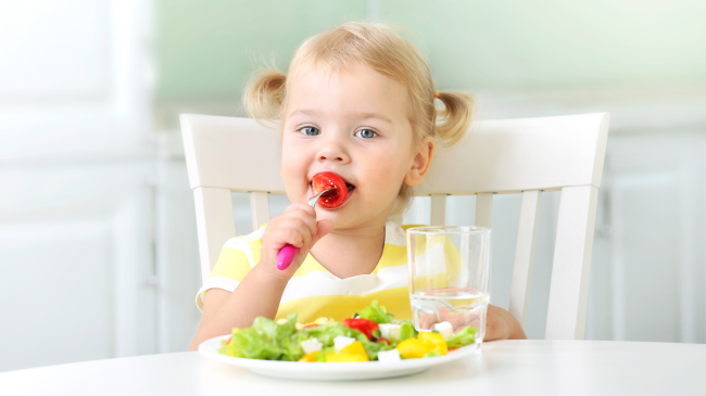 Këto ushqime nuk duhet t'ua jepni kurrë të vegjëlve tuaj
