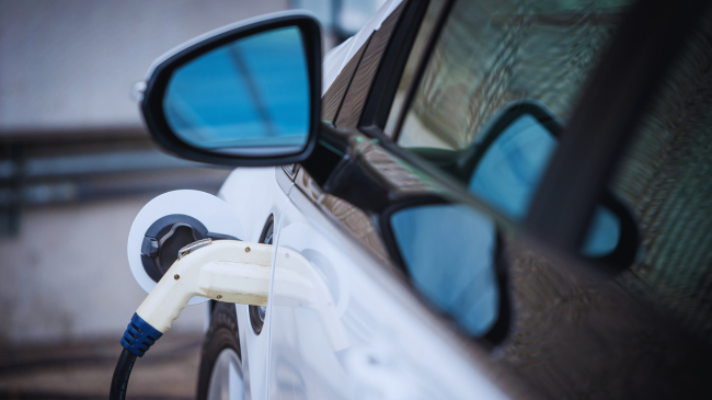 Kërkesa po rritet edhe në Evropë: Shitjet globale të automjeteve elektrike dhe hibride u rritën në prill