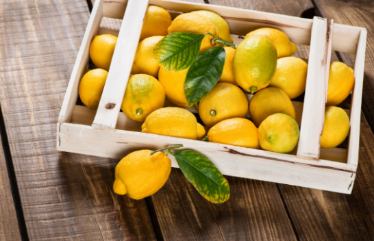 Limonët do të qëndrojnë të freskët deri në një muaj nëse i ruani në këtë vend në kuzhinë