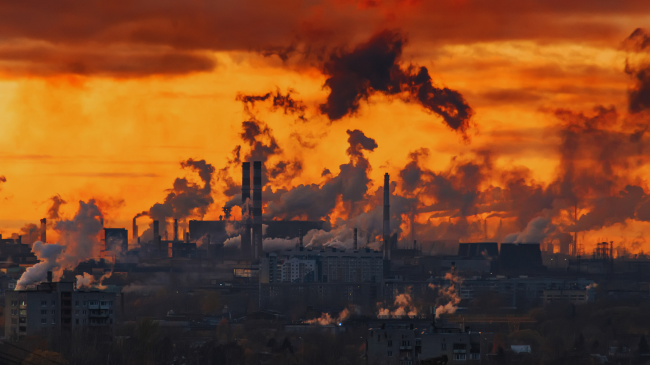 Raporti: Emetimet globale të CO2 arritën nivele rekord vitin e kaluar