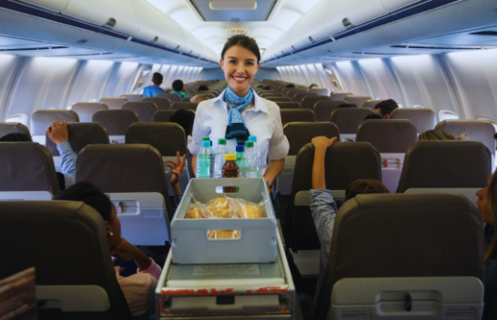 Pse ushqimi ka shije të ndryshme dhe të çuditshme kur udhëtoni me aeroplan?