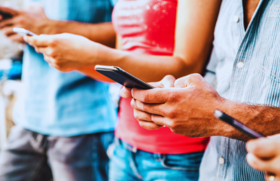 Sa kohë kaloni në internet çdo ditë? Rezultatet e një studimi të ri janë tronditëse