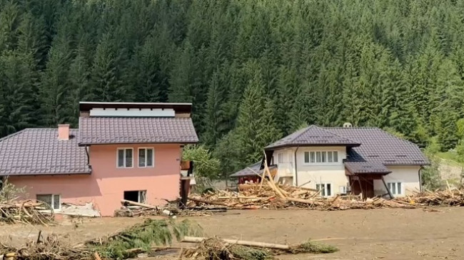 Tragjedi nga moti ekstrem – Përmbytjet marrin jetë njerëzish në këtë vend