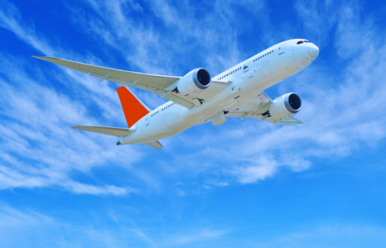 Pse aeroplanët nuk fluturojnë në vijë të drejtë në hartë