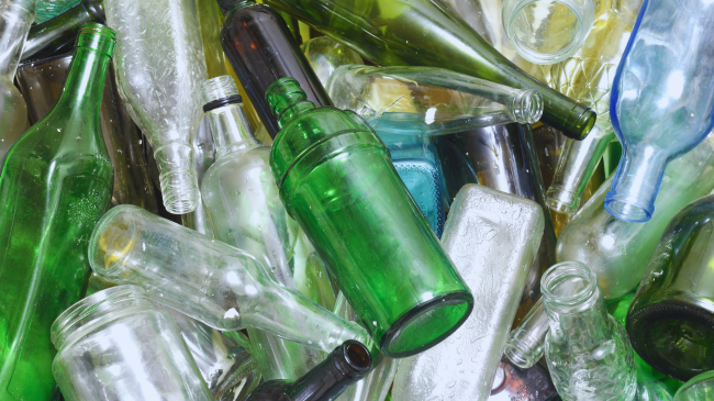 Mikroplastika në shishet e qelqit: Çfarë duhet të dini sipas ekspertëve