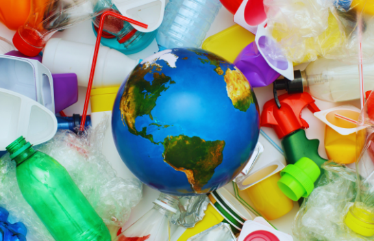 Skulptura plastike e artistit në OKB u kërkon delegatëve të veprojnë kundër ndotjes