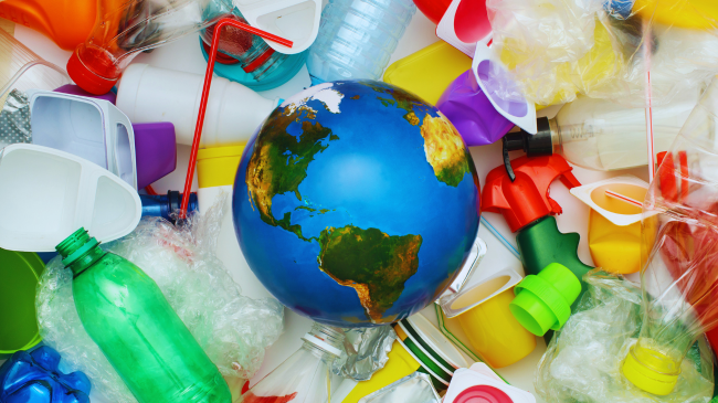 Skulptura plastike e artistit në OKB u kërkon delegatëve të veprojnë kundër ndotjes