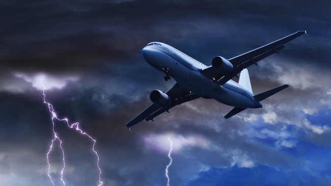 Tre shkaqe të zakonshme të turbulencave në aeroplan