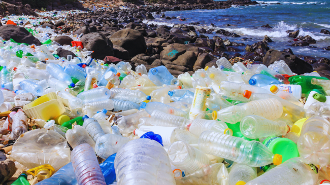 Negociatat për një marrëveshje globale për plastikën në ngërç, pastrimi më urgjent se kurrë