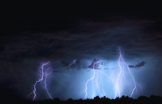 Rrufeja po ndryshon atmosferën në mënyra të habitshme
