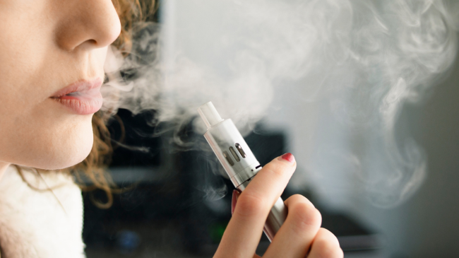 Studimi: Përdorimi i cigareve elektronike dhe pirja e duhanit së bashku mund të rrisin rrezikun e diabetit