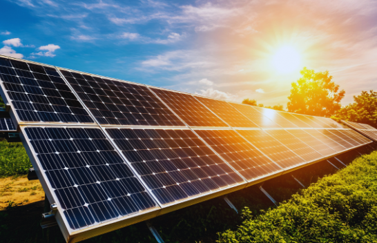 Energjia diellore shpallet burimi më i lirë i energjisë në botë