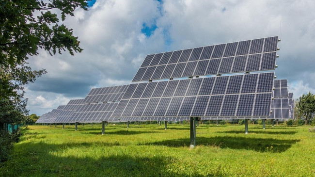 Bumi i energjisë diellore: 35 vende instaluan mbi një gigavat panele fotovoltaike në vitin e kaluar