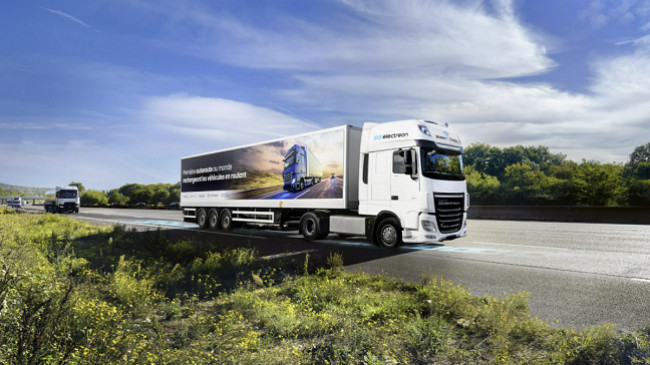 Një pjesë e autostradës franceze mbush veturat elektrike gjatë vozitjes