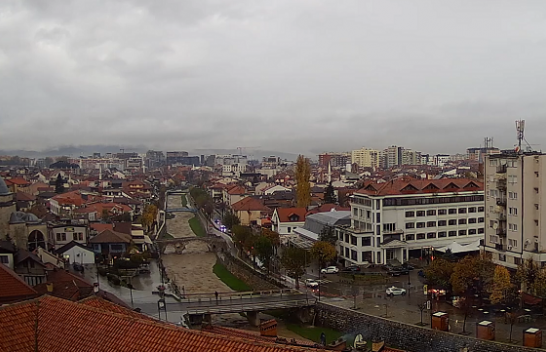 Reshje të dendura shiu në Prizren, të gjitha ekipet komunale në gatishmëri