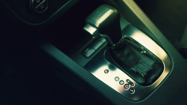 Çfarë funksioni kryen shkronja S në automjetet automatike?