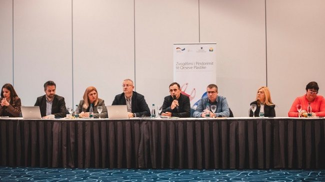 Kosova ul përdorimin e qeseve plastike