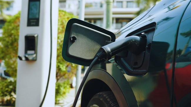 Si mund të furnizojnë me energji shtëpitë automjetet elektrike dhe të ulin faturat e energjisë
