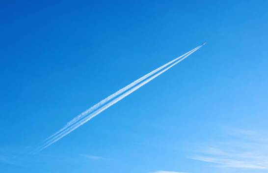 Si po e ngrohin më tej planetin gjurmët e aeroplanëve
