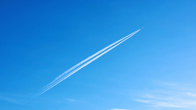 Si po e ngrohin më tej planetin gjurmët e aeroplanëve