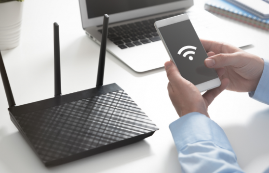 Si të kontrolloni se kush është i lidhur me Wi-Fi-në tuaj dhe pse duhet ta bëni këtë