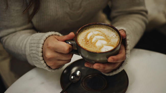 Çfarë i ndodh trupit tuaj kur e filloni çdo mëngjes me kafe