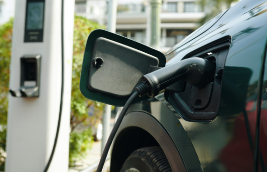 Rriten shitjet e veturave, interes i shtuar për elektriket