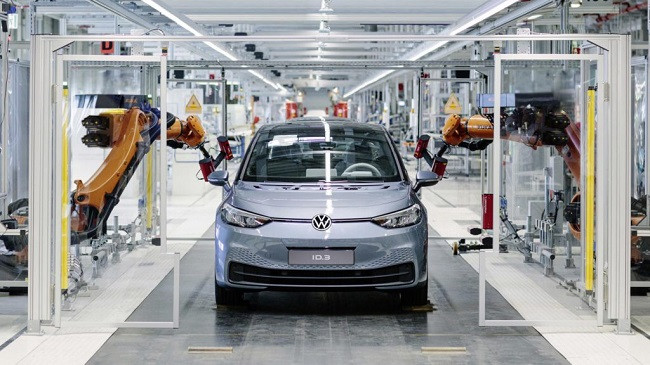 Dy milionë automjete elektrike të dorëzuara, moment historik për Volkswagen