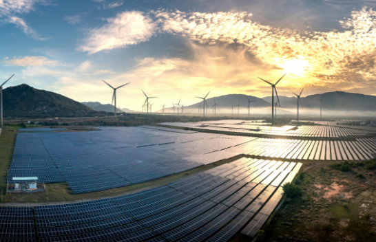 Kina përshpejton tranzicionin energjetik për të zvogëluar varësinë nga importet e naftës