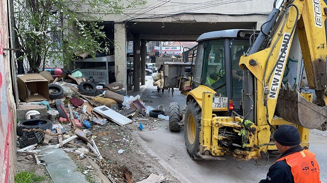 Më fund Prishtina po pastrohet nga bërlloku, aksione për lirimin e hapësirave publike