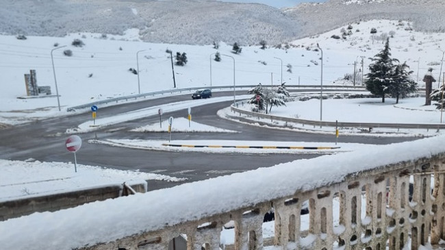 Dimër në pranverë, bora rikthehet në Korçë