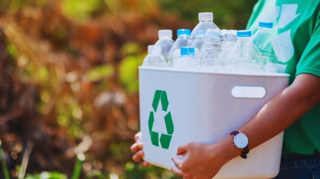 Shkencëtarët zbulojnë se si t’i shndërrojnë mbeturinat plastike në ilaç për sëmundjen e Parkinsonit