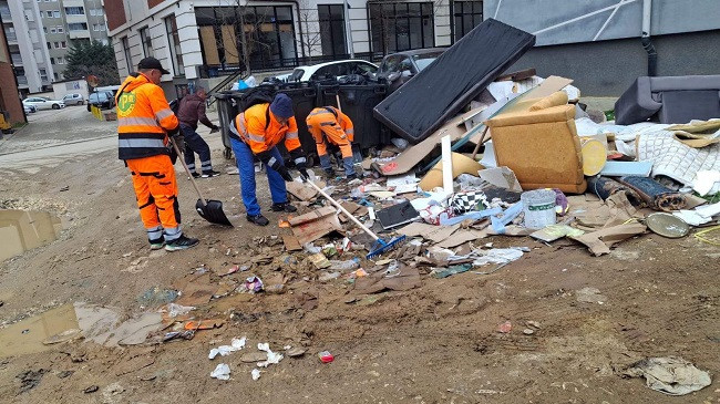 Mbeturinat në Prishtinë, Rama apel qytetarëve: Mos i bllokoni kontejnerët