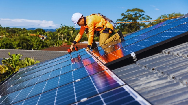 Lufta në Iran shtyn Evropën drejt energjisë së gjelbër