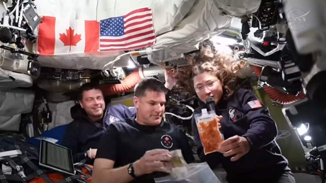 Astronautët tregojnë se çfarë hanë gjatë rrugës për të fluturuar rreth Hënës: Ushqim në një formë që shihet rrallë