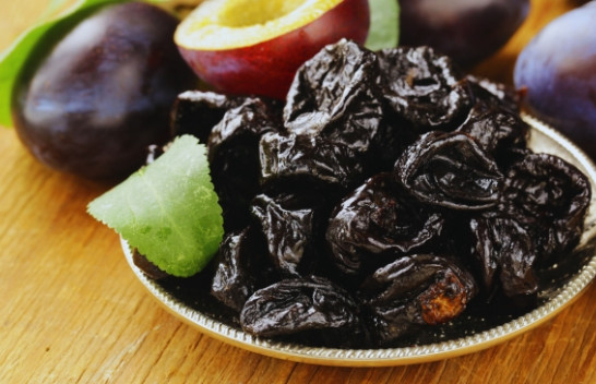 Gjashtë ushqime që lehtësojnë natyrshëm kapsllëkun, përfshijini në dietën tuaj