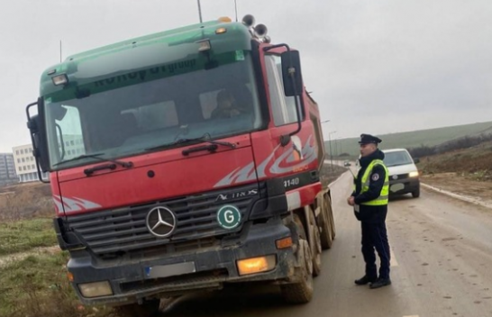 Inspektorati në Gjilan gjobit biznesin për ndotje dhe dëmtim të infrastrukturës rrugore