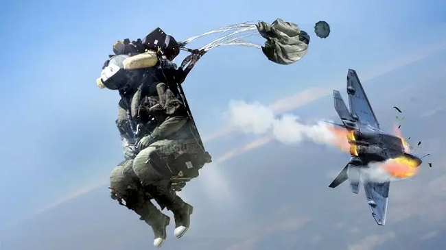 Çfarë ndodh kur një pilot hidhet nga një avion luftarak me shpejtësi të lartë?