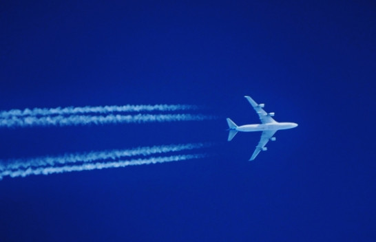Ja çfarë dimë për koston klimatike të gjurmëve të bardha që lënë në qiell aeroplanët