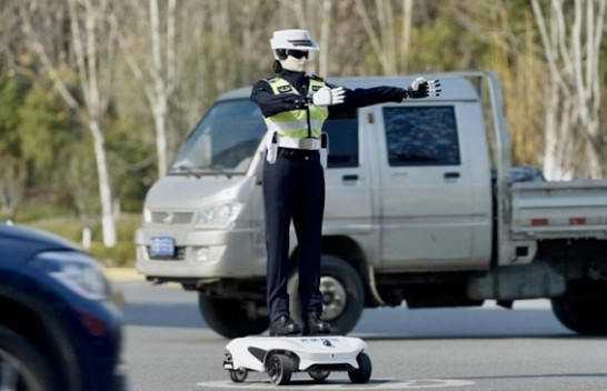 Polici Robot në Kinë: Ky është ndoshta humanoidi më i frikshëm, perfekt për siguri
