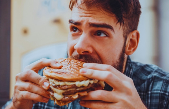 Përtypja e ushqimit mund të përmirësojë tretjen dhe të mbrojë trurin