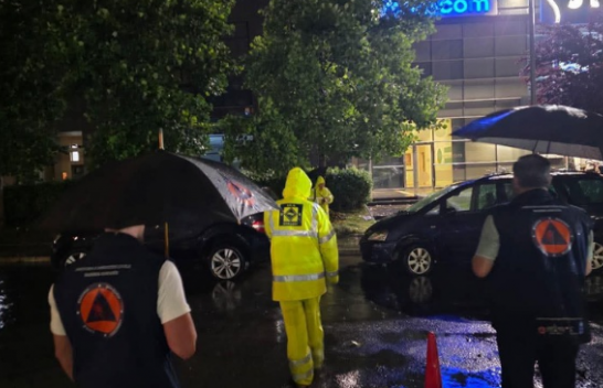 Shkodra përfshihet nga reshje të dendura shiu, emergjencat në terren, qytetarët këshillohen të tregojnë kujdes