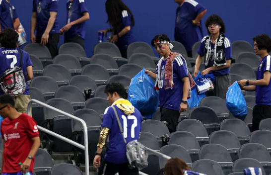 Tifozët japonezë sërish shembull për botën: pastrojnë stadiumin pas barazimit me Holandën