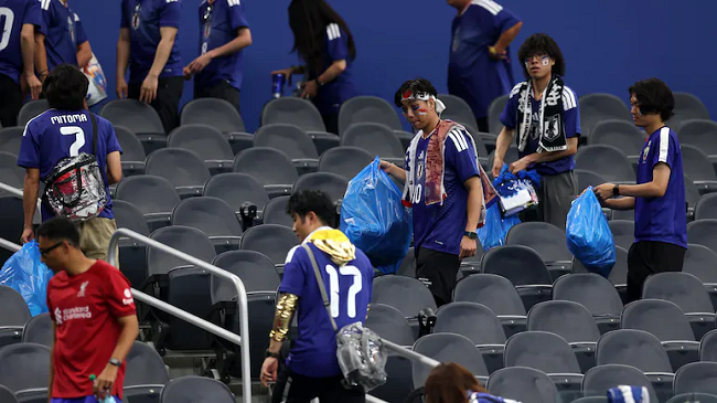 Tifozët japonezë sërish shembull për botën: pastrojnë stadiumin pas barazimit me Holandën