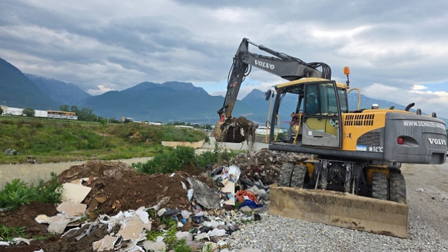 Largohen mbi 2,700 ton mbeturina, Pacolli: gjoba deri në 5 mijë euro për ndotjen e mjedisit