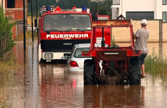 Reshjet e dendura shkaktojnë vërshime në Ferizaj, ekipet emergjente në terren