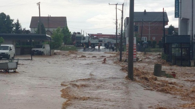 Hapet për qarkullim magjistralja Ferizaj–Gjilan, pas largimit të ujit nga rruga